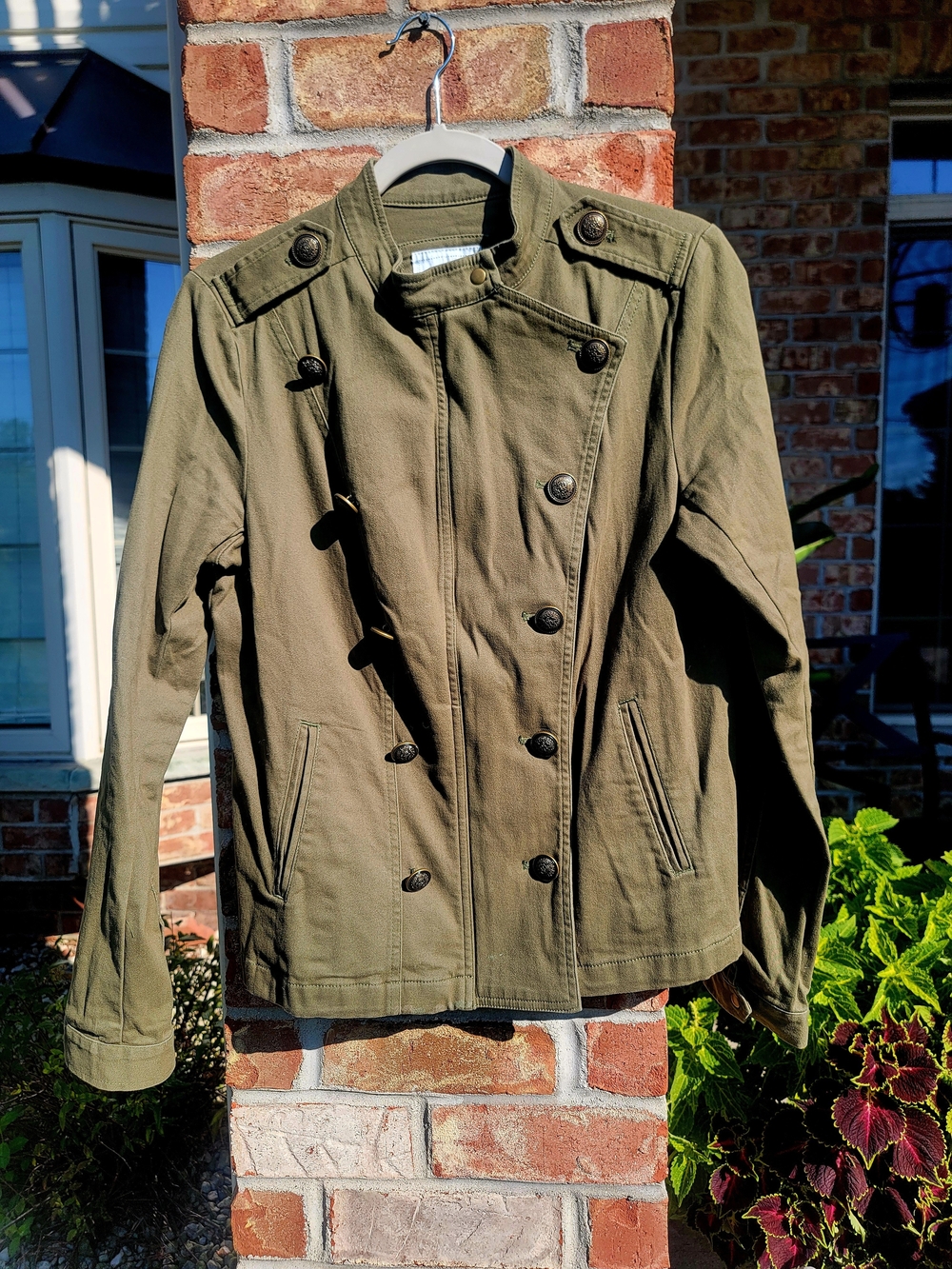 Women’s Military-Inspired Double-Breasted Utility Jacket — Olive